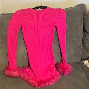 Chic Pink Ribbed Dress with Fur Trim